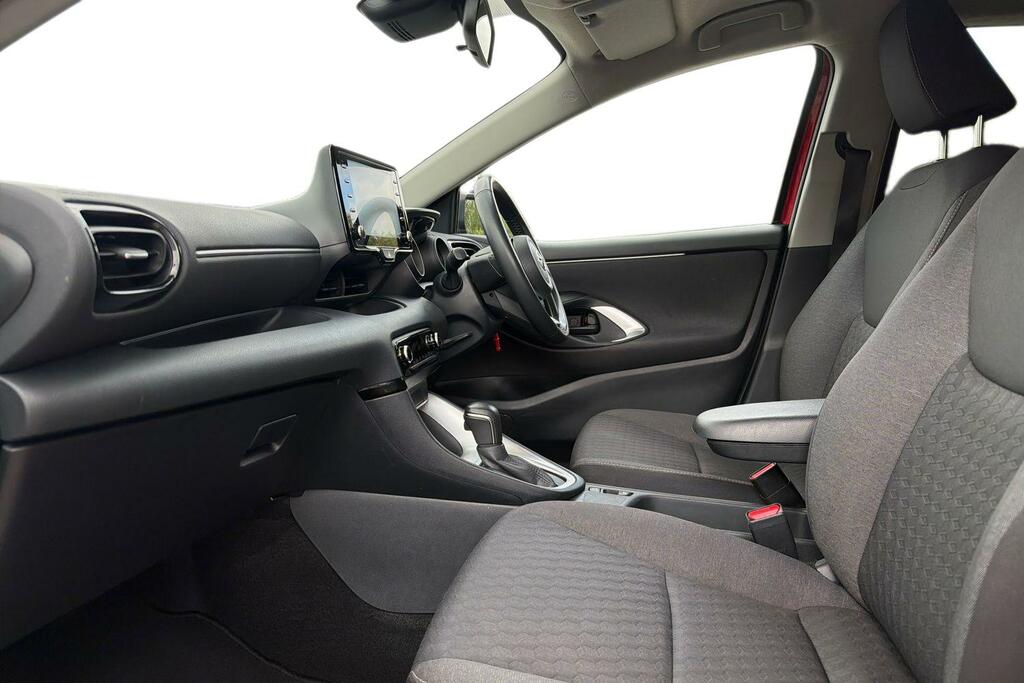 Toyota Yaris 1.5 Vvt-h Design E-cvt Euro 6 Ss PJ23VNP Red #5