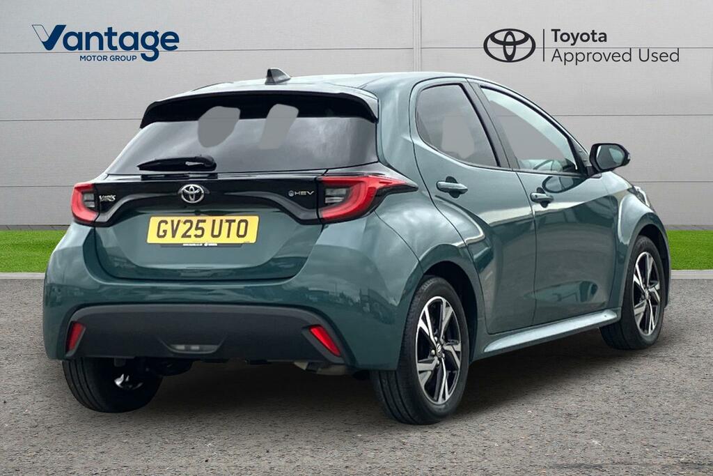 Toyota Yaris 1.5 Vvt-h Design E-cvt Euro 6 Ss GV25UTO Green #2