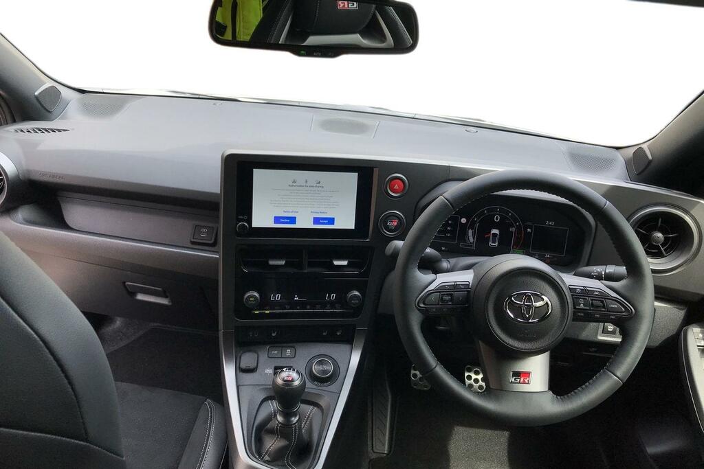 Toyota Yaris 1.6T Gr Awd Euro 6 White #6