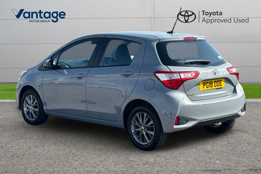 Toyota Yaris 1.5 Vvt-i Icon Euro 6 Grey #4
