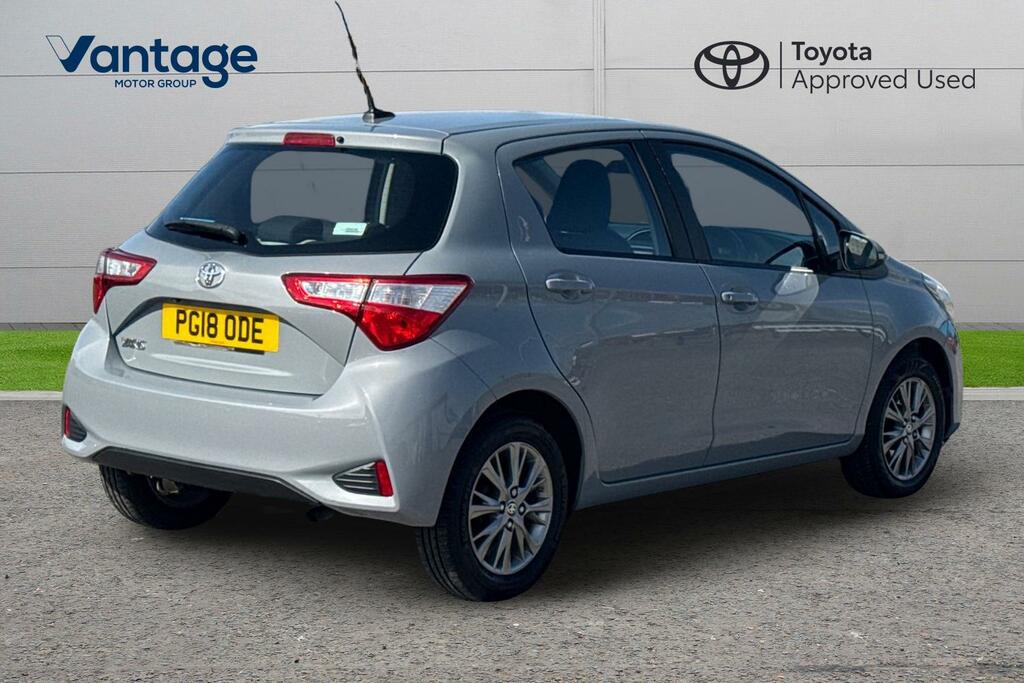 Toyota Yaris 1.5 Vvt-i Icon Euro 6 Grey #2
