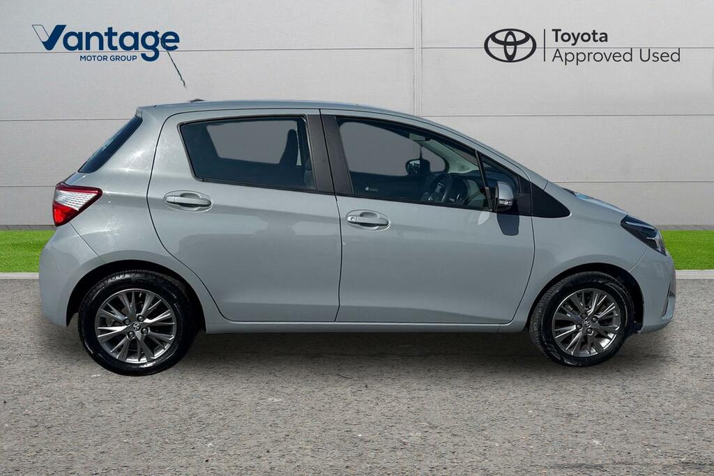 Toyota Yaris 1L Icon Tech Red #23