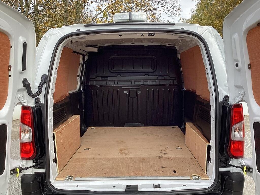 Fiat Doblo E-doblo White #21