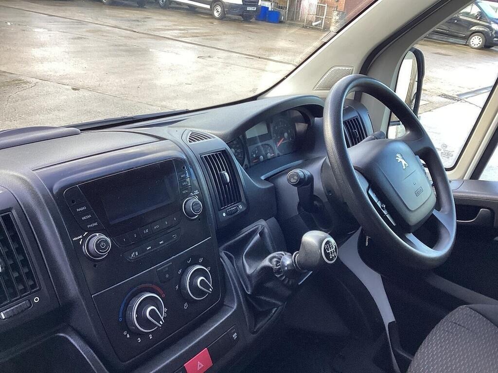 Peugeot Boxer 335 L3 2.0 Bluehdi 140Ps White #2