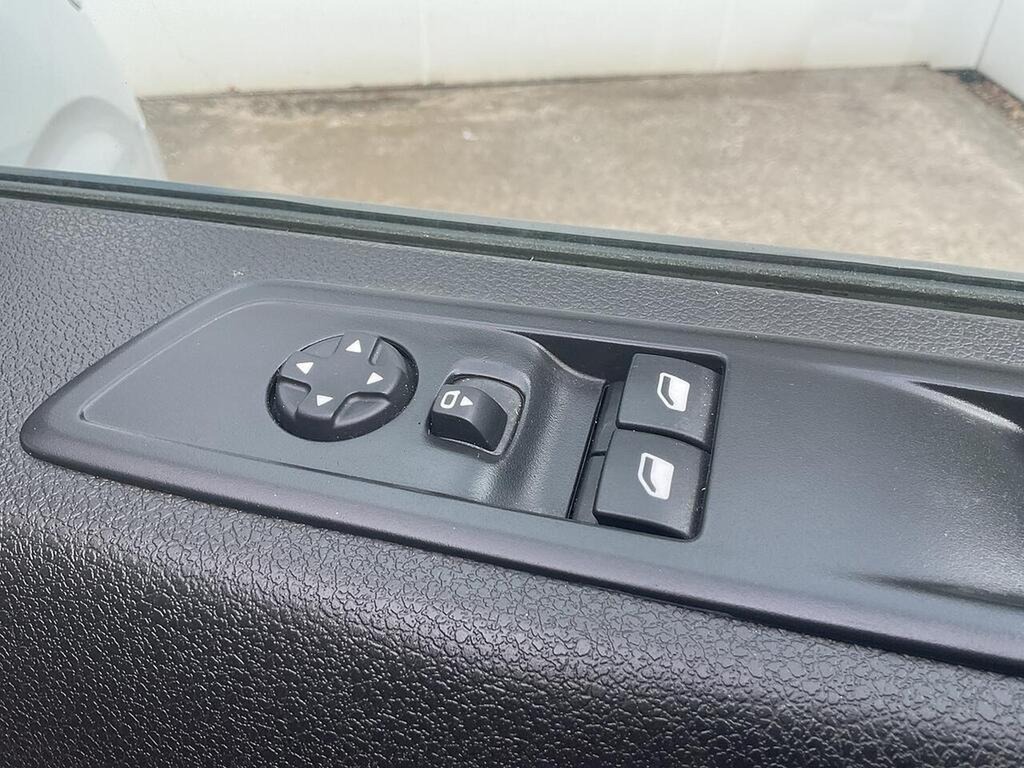 Vauxhall Vivaro Pro White #7