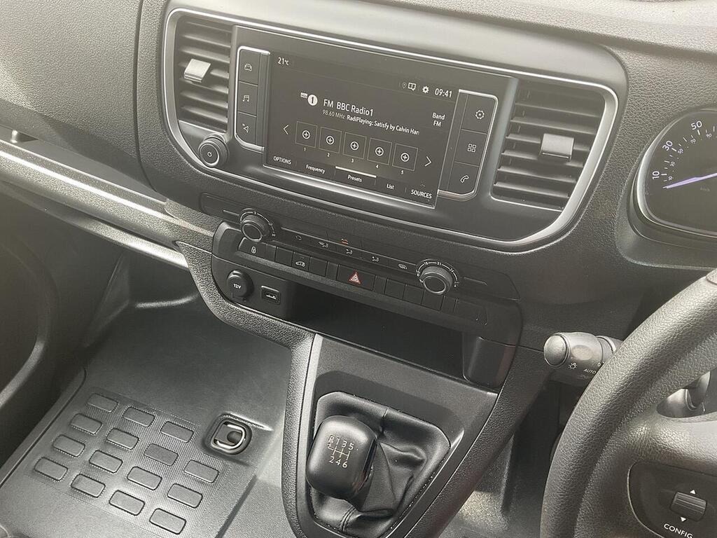 Vauxhall Vivaro Pro White #16