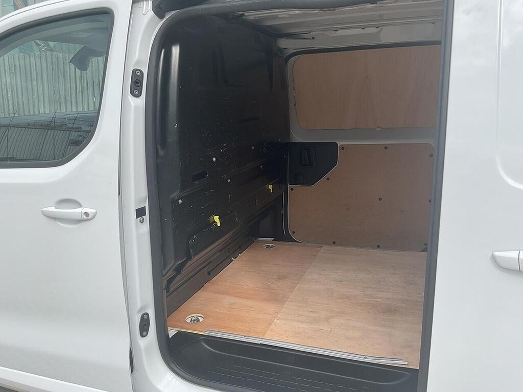 Vauxhall Vivaro Pro White #20