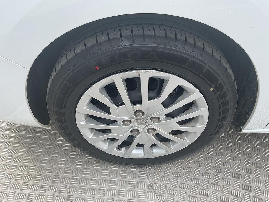 Vauxhall Vivaro Pro White #28