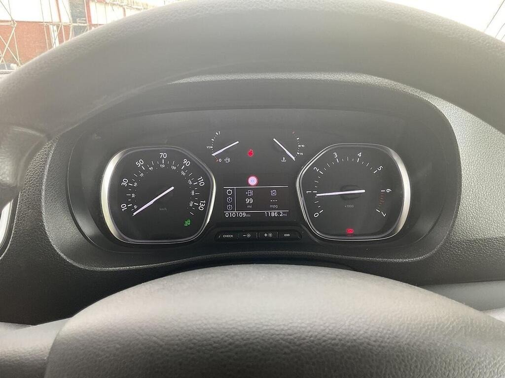 Vauxhall Vivaro Pro White #11