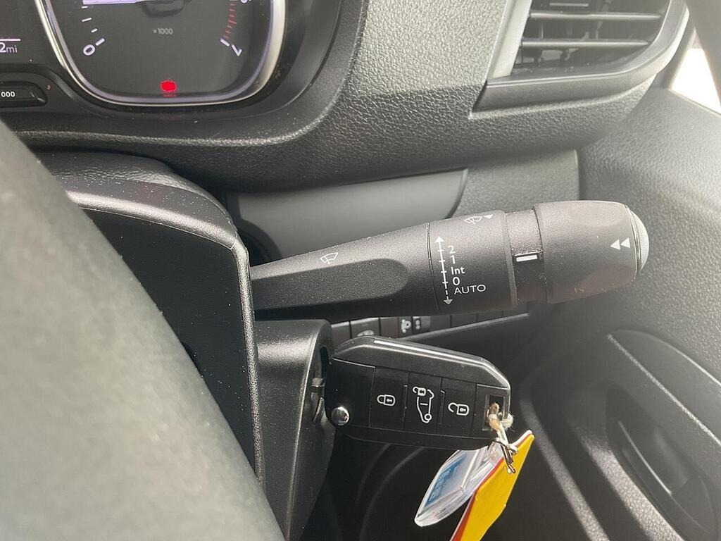 Vauxhall Vivaro Pro White #13