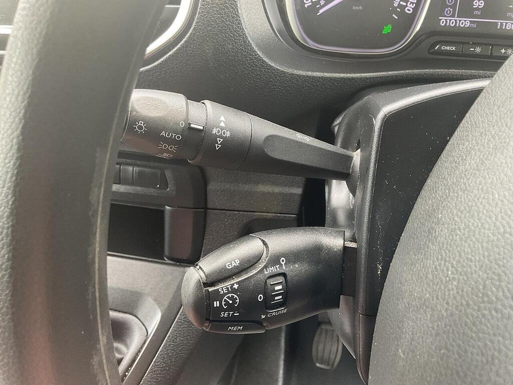 Vauxhall Vivaro Pro White #12