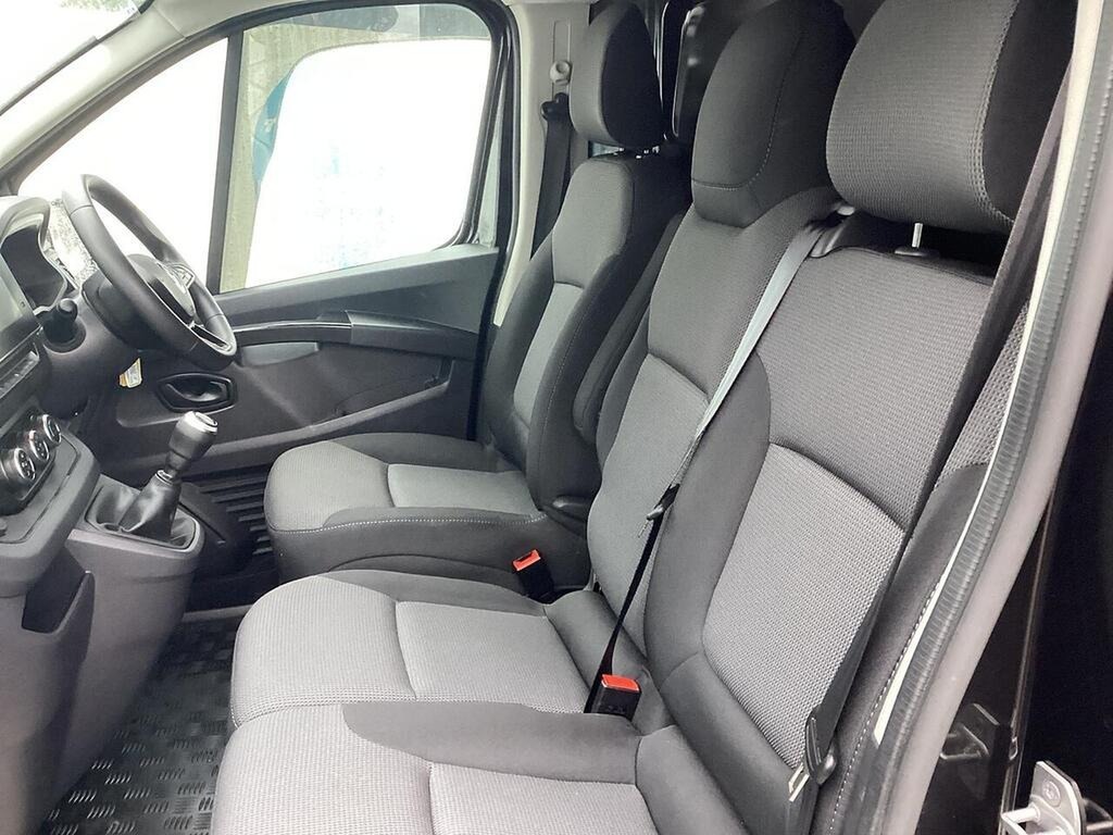 Renault Trafic Sl30 L2 H1 2.0 Blue Dci 130 Advance Black #2