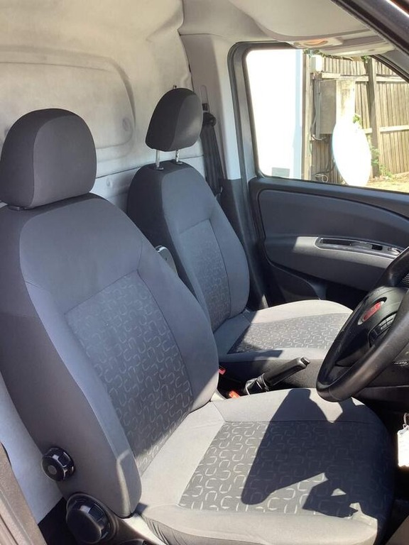 Ford Transit Custom 17 Seater Trend L4h3 2.0 Ecoblue 170Ps White #4