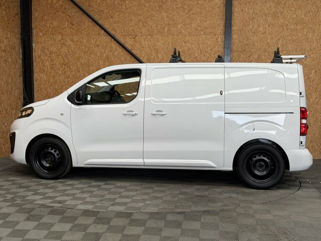 Vauxhall Vivaro 1.5 Turbo D 2700 Pro Panel Van 6Dr L White