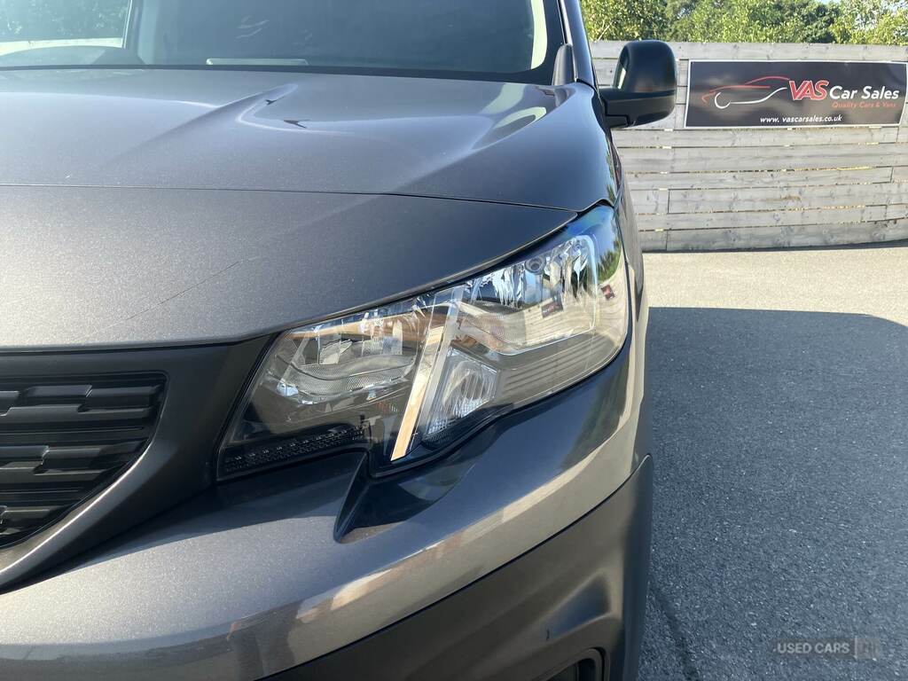 Peugeot Partner 1000 1.5 Bluehdi 100 Professional Premium Van FT72OKM Grey #4