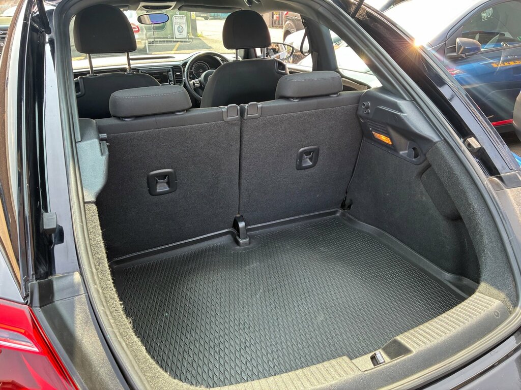 Volkswagen Beetle 1.6 Tdi Bluemotion Tech Design White #26