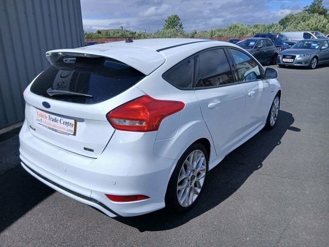 Ford Focus 1.0T Ecoboost St-line Hatchback SY18OZW White #6
