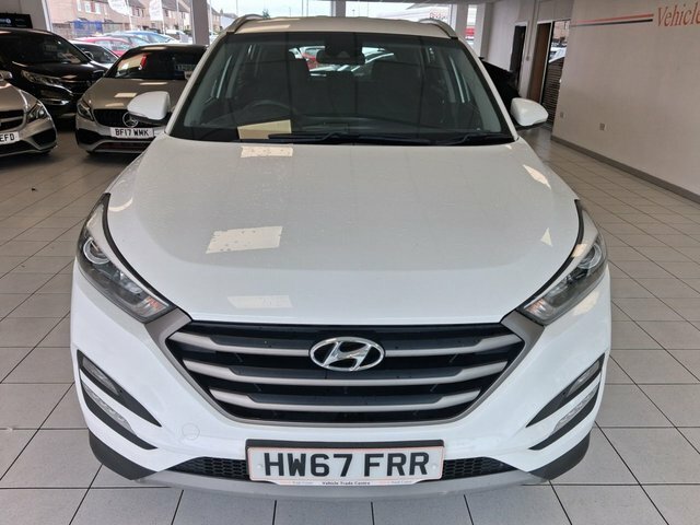 Hyundai Tucson 1.6 Gdi Blue Drive Se Nav Suv Eu HW67FRR White #2