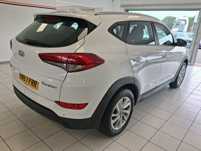 Hyundai Tucson 1.6 Gdi Blue Drive Se Nav Suv Eu HW67FRR White #3