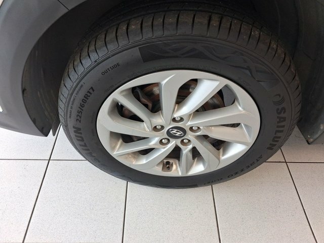 Hyundai Tucson 1.6 Gdi Blue Drive Se Nav Suv Eu HW67FRR White #6