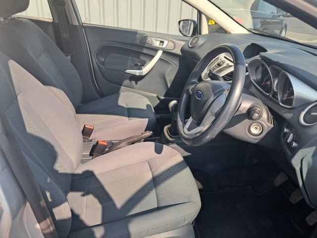 Ford Fiesta 1.25 Zetec Hatchback 129 G Km 8 Silver #5