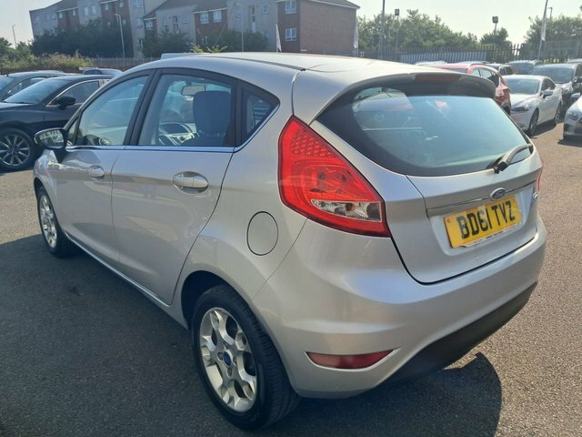 Ford Fiesta 1.25 Zetec Hatchback 129 G Km 8 Silver #3