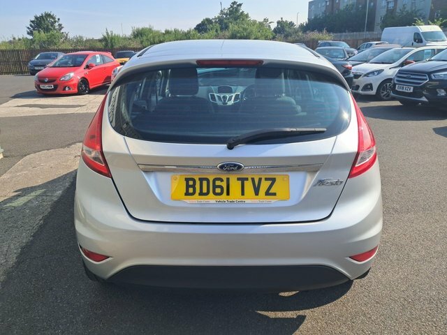 Ford Fiesta 1.25 Zetec Hatchback 129 G Km 8 Silver #2