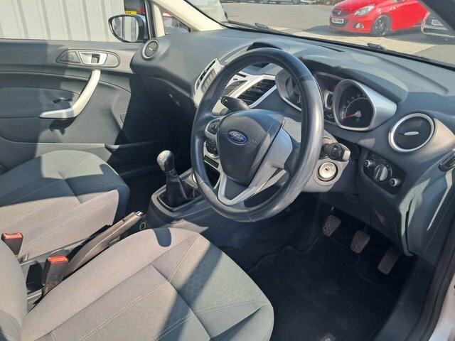 Ford Fiesta 1.25 Zetec Hatchback 129 G Km 8 Silver #4