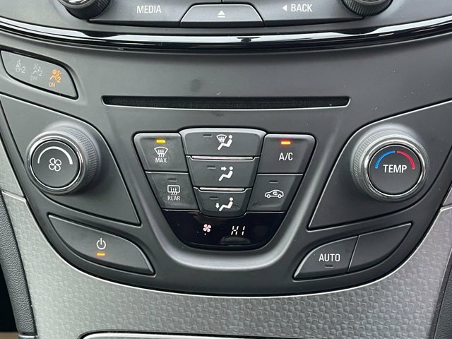 Vauxhall Insignia Cdti Biturbo Sri VX White #18