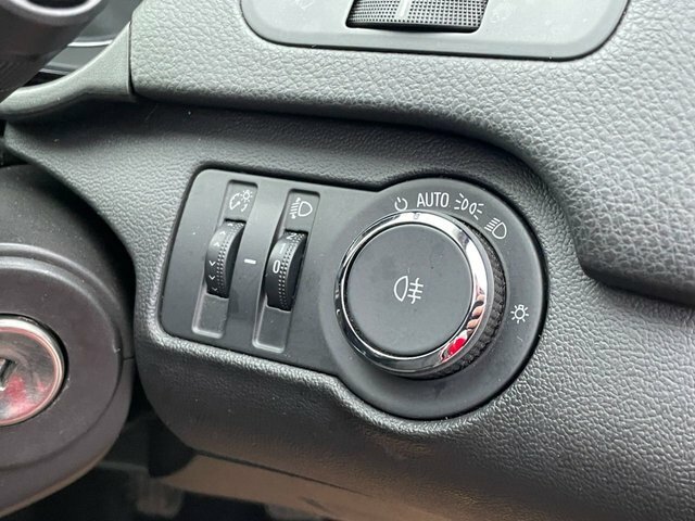 Vauxhall Insignia Cdti Biturbo Sri VX White #10