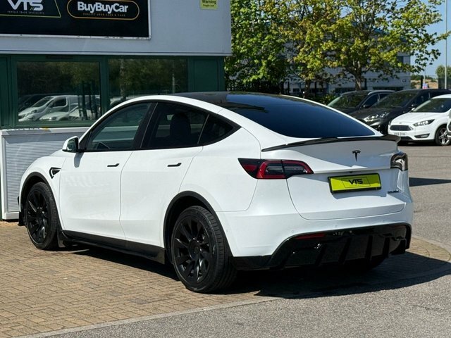 Tesla Model Y 2022 Dual Motor Long Range Suv White #4