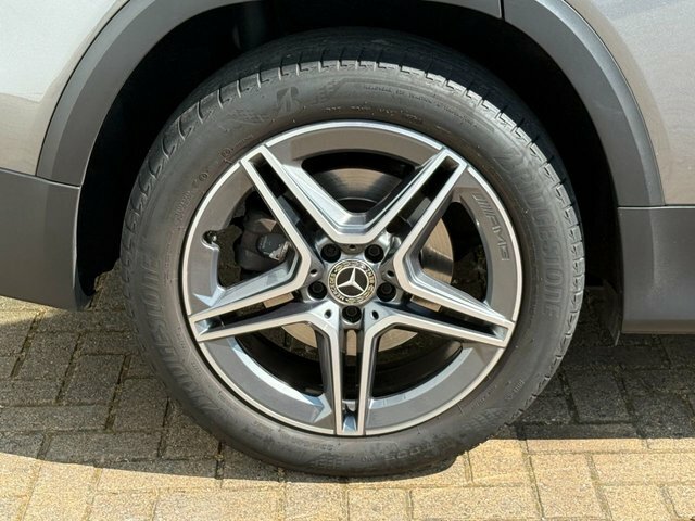 Mercedes-Benz GLB Class Glb 200 Amg Line Premium Plus Red #36