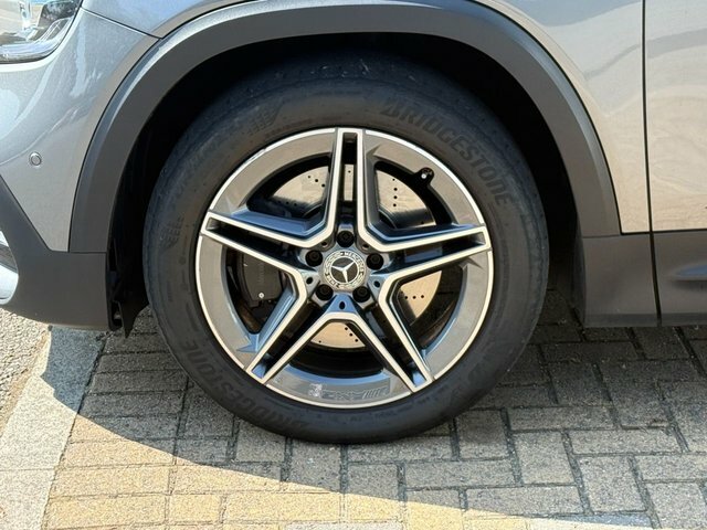 Mercedes-Benz GLB Class Glb 200 Amg Line Premium Plus Red #35
