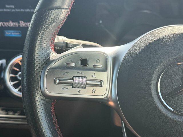 Mercedes-Benz GLB Class Glb 200 Amg Line Premium Plus Red #26