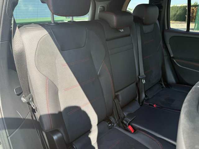 Mercedes-Benz GLB Class Glb 200 Amg Line Premium Plus Red #15