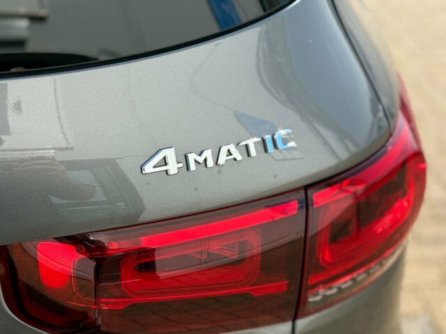 Mercedes-Benz GLB Class Glb 200 Amg Line Premium Plus Red #9