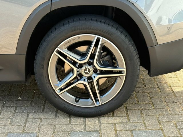 Mercedes-Benz GLB Class Glb 200 Amg Line Premium Plus Red #27