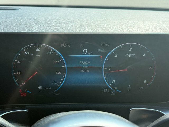 Mercedes-Benz GLB Class Glb 200 Amg Line Premium Plus Red #22