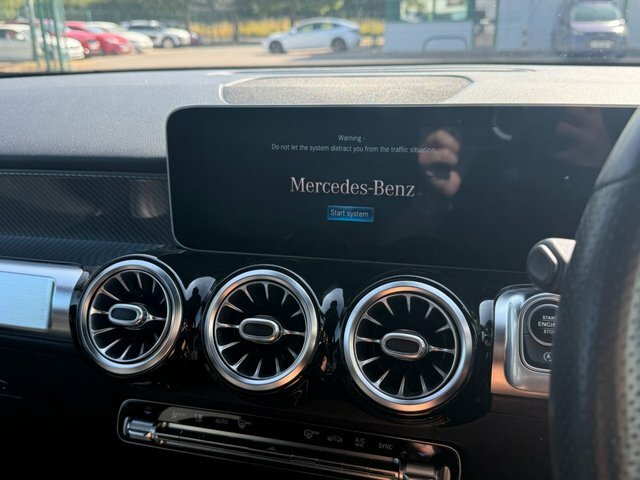 Mercedes-Benz GLB Class Glb 200 Amg Line Premium Plus Red #30