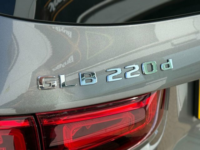 Mercedes-Benz GLB Class Glb 200 Amg Line Premium Plus Red #10