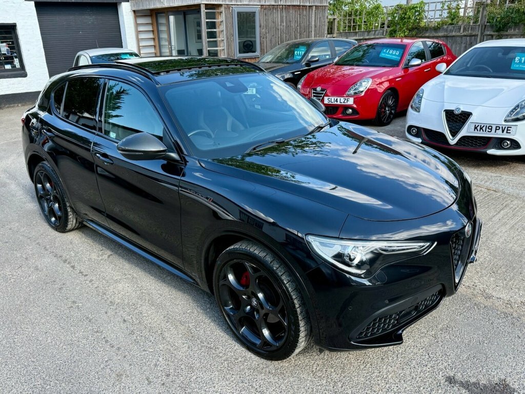 Alfa Romeo Stelvio 2L Veloce Ti Black