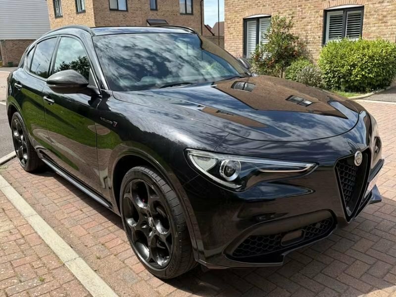 Alfa Romeo Stelvio 2L Veloce Ti Black