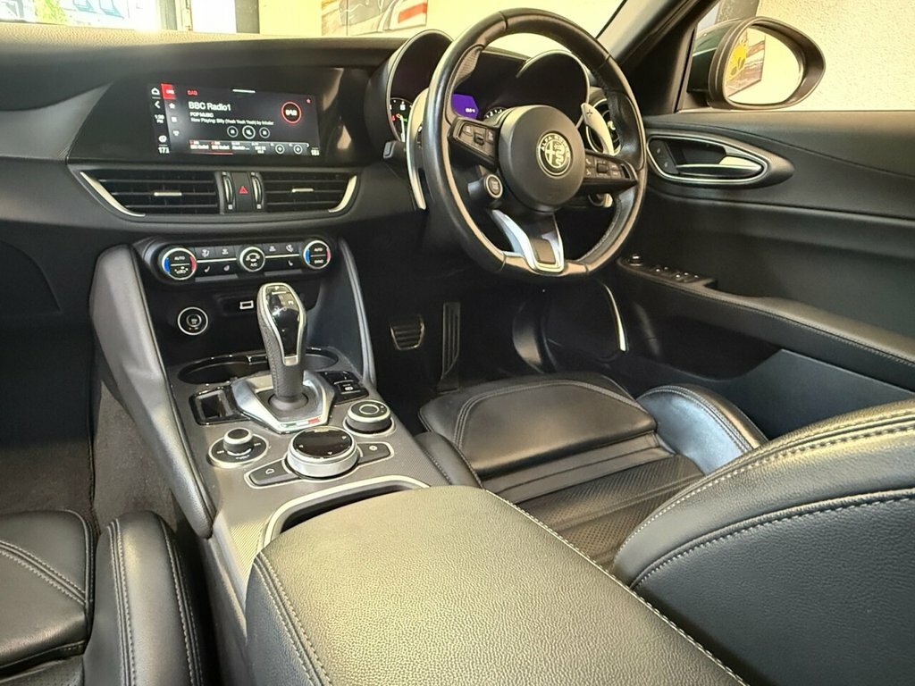 Alfa Romeo Giulia 2.0 Turbo Veloce White #15