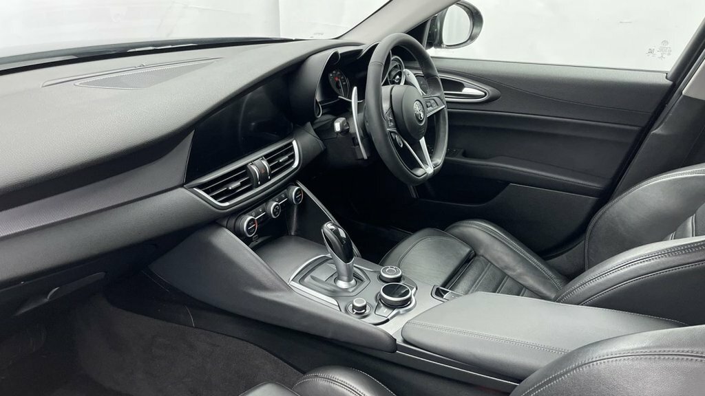 Alfa Romeo Giulia 2.0 Tb Veloce 277 Bhp Blue #10