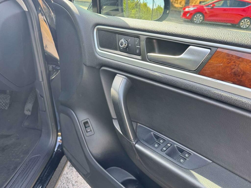 Volkswagen Touareg 3.0 Tdi Black #27