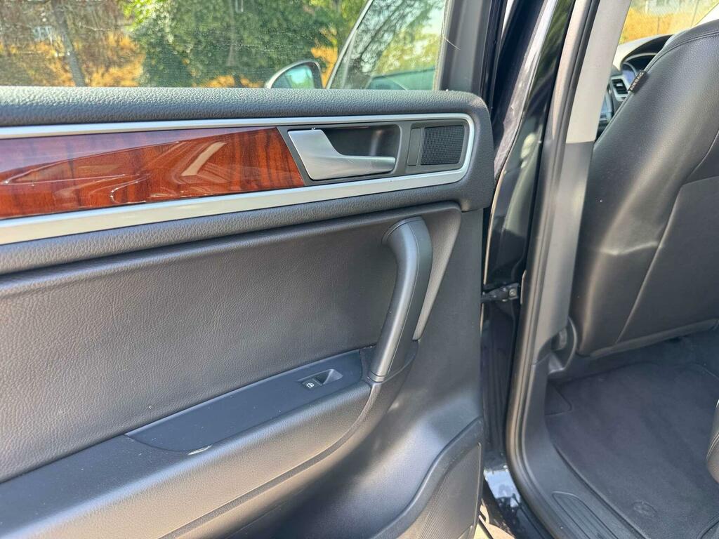 Volkswagen Touareg 3.0 Tdi Black #26