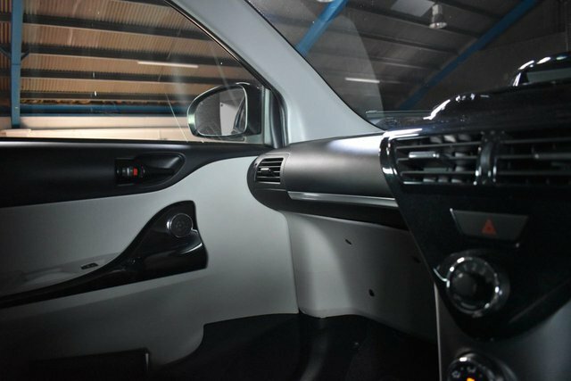 Toyota IQ   #18