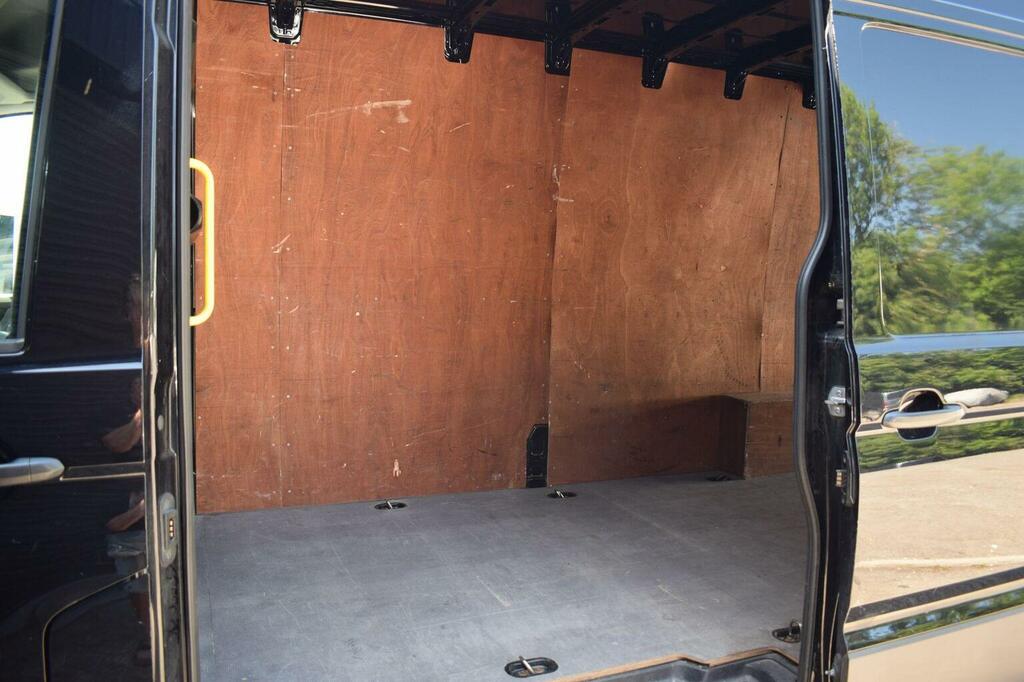 Volkswagen Crafter 2.0L Cr35 Tdi M Hr Pv Trendline 0D 138 Bhp White #8