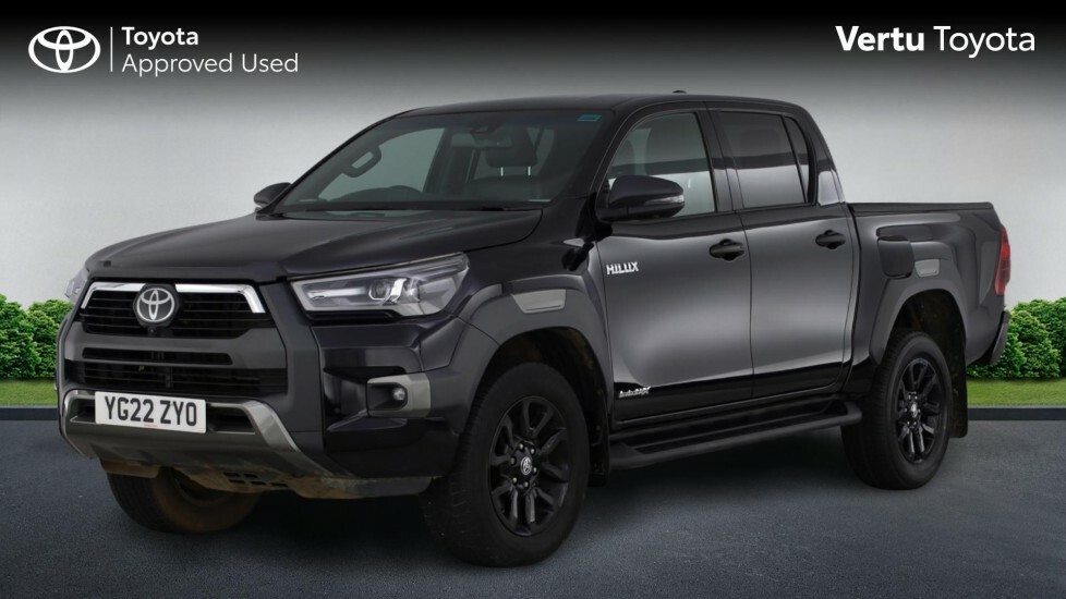 Toyota HILUX Invincible X Black #3