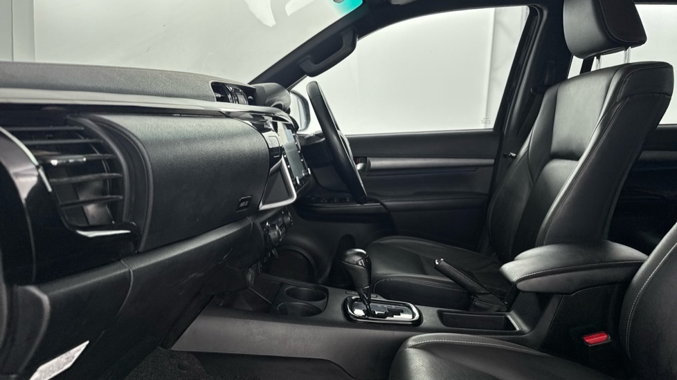 Toyota HILUX Invincible X Black #5